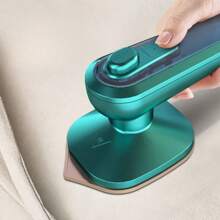 Handheld ironing machine